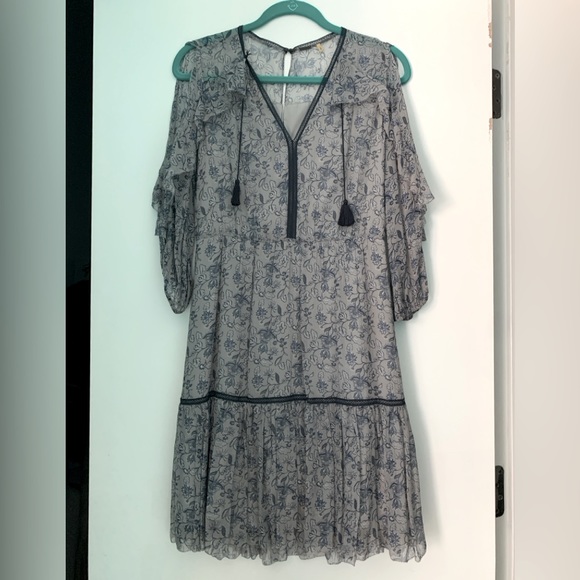 Elie Tahari Dresses & Skirts - Elie Tahari floral chiffon dress, size 4